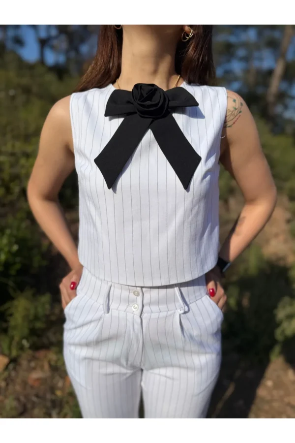 Beyaz Pantolon Crop Bluz Fiyonk Detaylı Çizgili İkili Takım