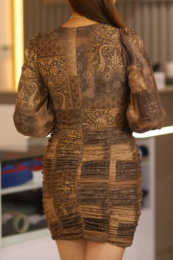 Kahverengi Uzun Kol Göğüs Dekolteli Mini Kadife Kalem Elbise Düğün Davet Parti After