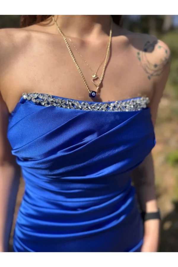 Saks Mavi Yırtmaçlı Taş Detaylı Maxi Boy Straplez Saten Abiye Elbise Düğün Davet Gece Nişan Isteme