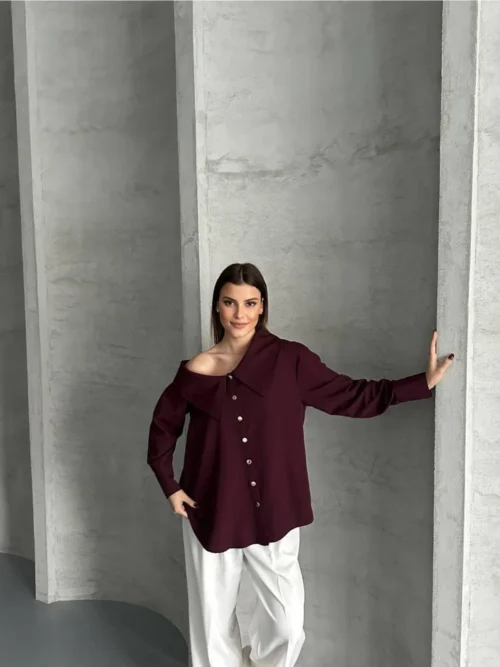 sivri-yaka-tasarimli-dusuk-omuzlu-kadin-poplin-gomlek Sivri Yaka Tasarımlı Düşük Omuzlu Kadın Poplin Gömlek